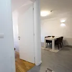 Alora Apartman *