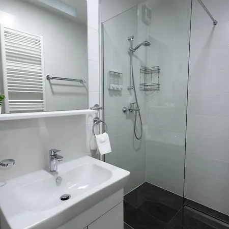 Alora Apartman *